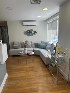 Δημήτρης Λ. Τσιρώνης Χειρουργός Μαστού place picture